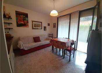 Montelaguardia - Trilocale in ottime condizioni con corte privata