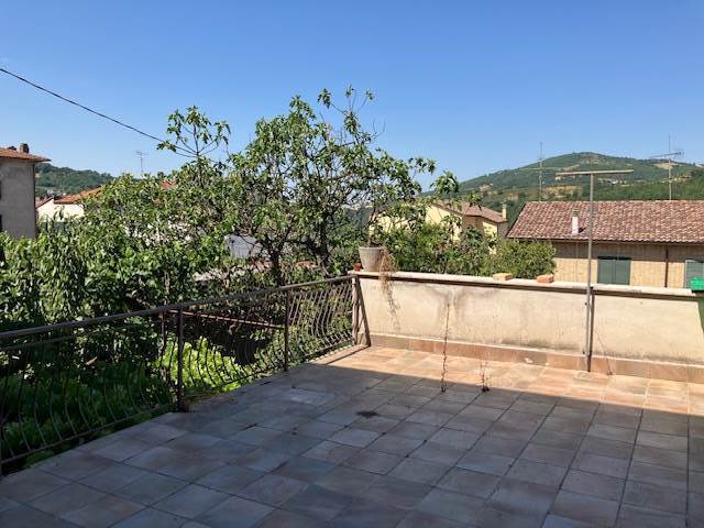 terrazzo appartamento primo piano